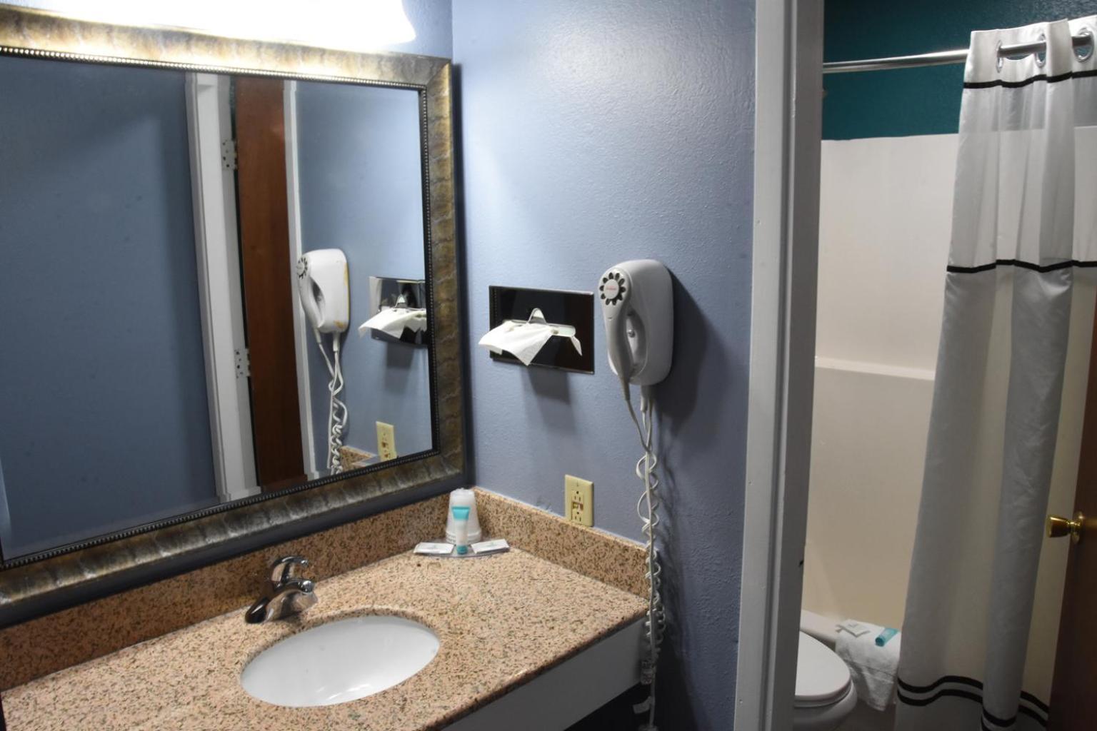 Timber Motel Clinton Екстер'єр фото